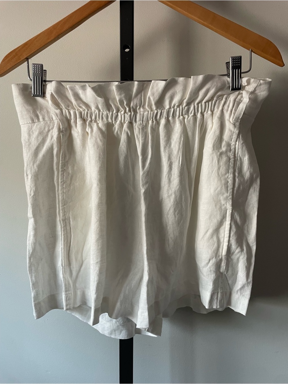 NEW Wilfred 100% Linen High Waisted Paperbag Shorts White
